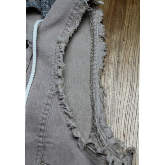 NWOT BKE Button Detachable Hood Vest - Picture 4 of 5